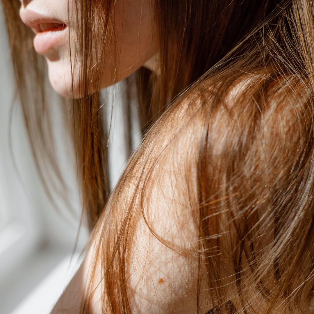 Cet été, fais pousser tes cheveux au lieu de les détruire Image