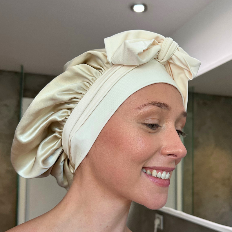 Bonnet en soie ajustable
