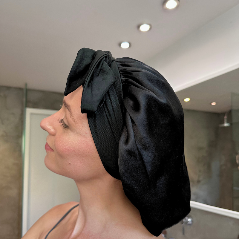 Bonnet en soie ajustable