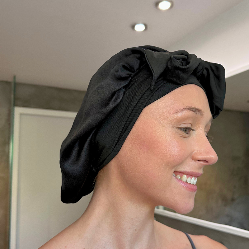 Bonnet en soie ajustable
