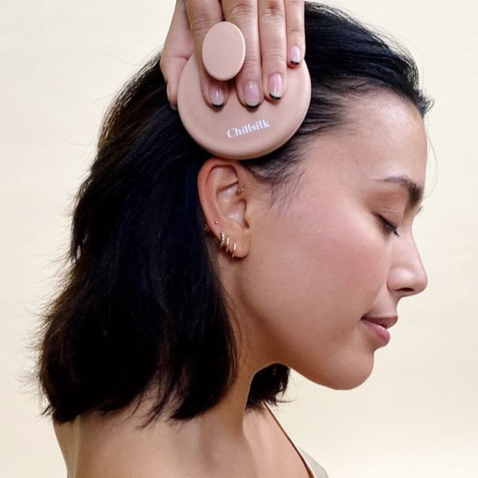 Notre scalp brush pour des cheveux soyeux et renforcés